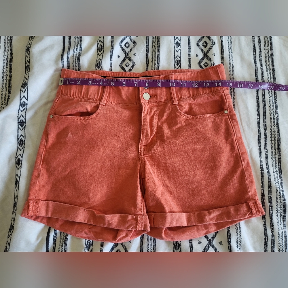 Apt 9 shorts size 8